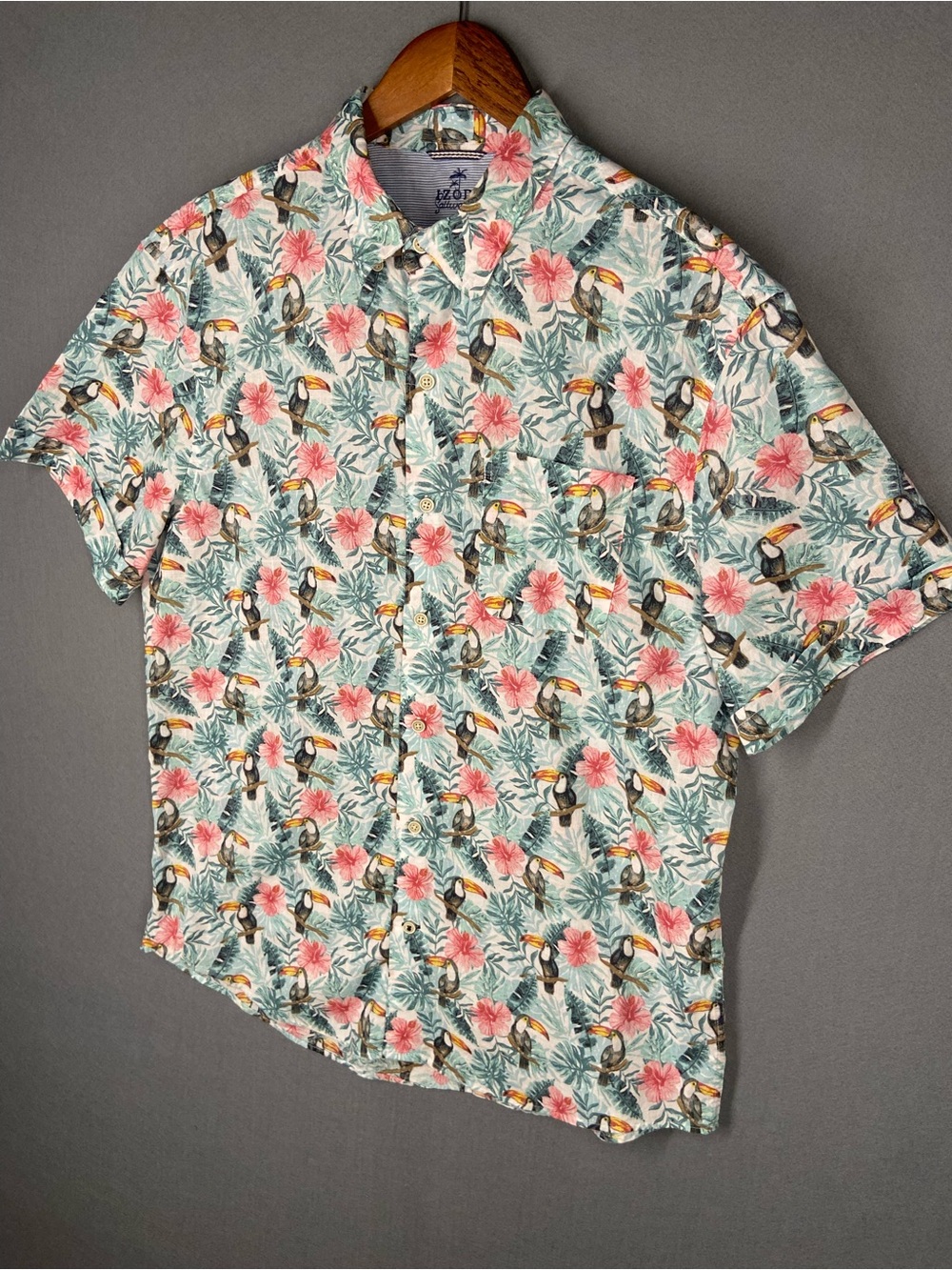 Izod Men’s Short Sleeve Tropical Toucan Print Button-Up - Pink/Blue/Green